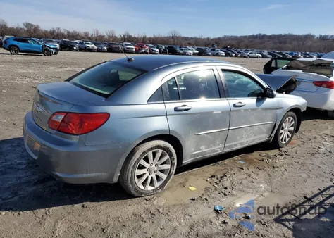 2010 Chrysler Sebring Limited z USA, uszkodzony, nr VIN 1C3CC5FB6AN147717